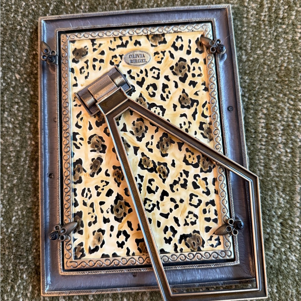 Olivia Riegel Leopard Frame 4x6 - Picture 2 of 2
